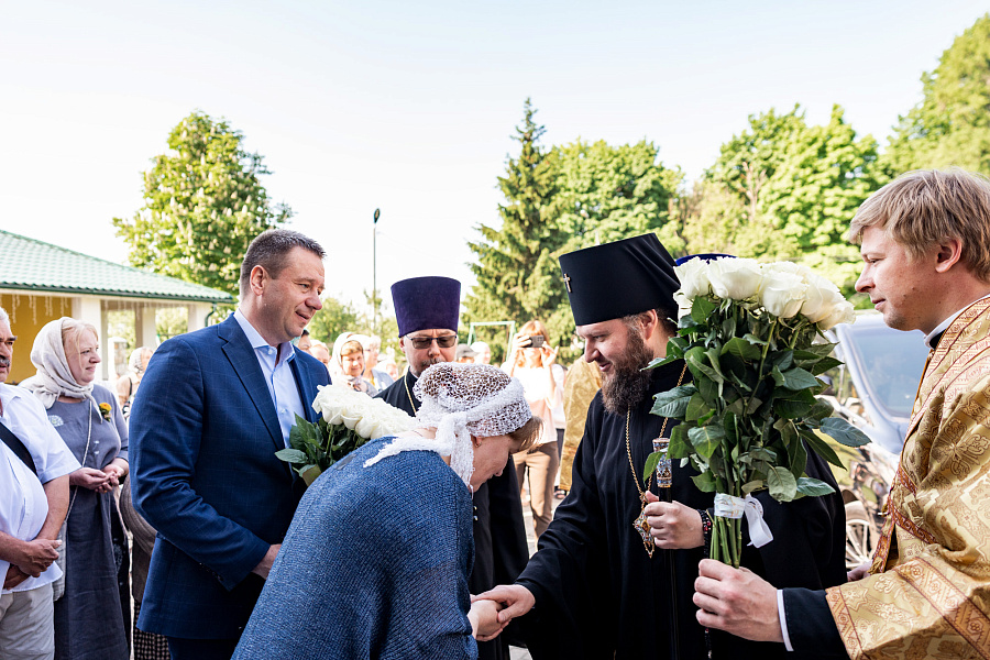 Божественная литургия в Никольском храме посёлка Володарского Ленинского г.о. в день перенесения мощей святителя Николая Чудотворца